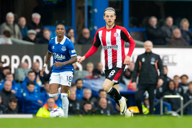 小卡防守 小卡防守